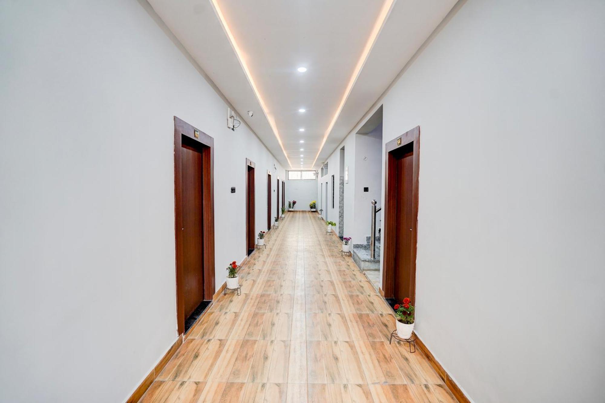 Hotel Vibe Blu- Varanasi Exterior foto